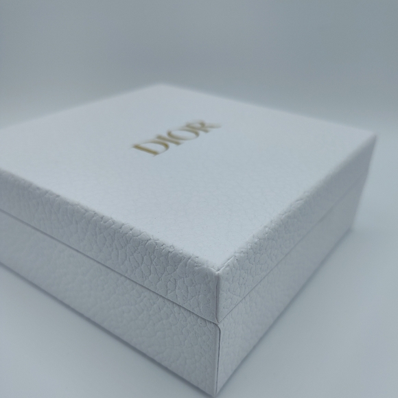Dior Textured White Gift Box & Card Gold Logo 5x5 Hard Box Case Packaging NWOT - Picture 8 of 15